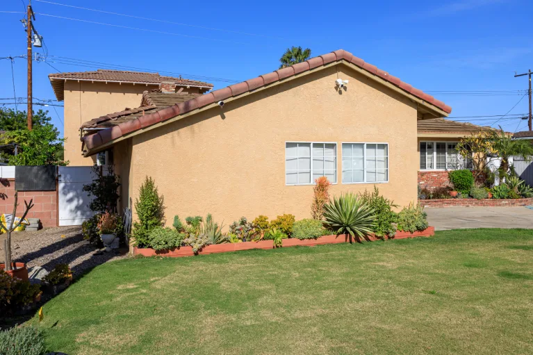 cracked and aging stucco exterior walls on residential property in Garden Grove CA before full recoat